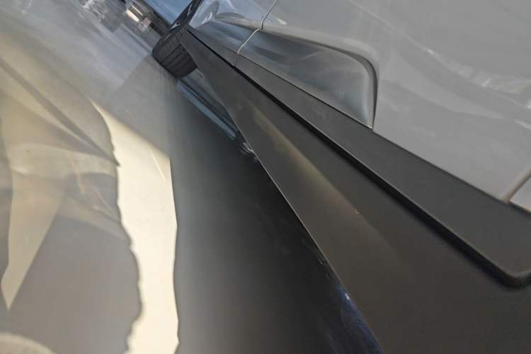 Used AION Y 2023 Plus 510 Smart Edition Left Side Sill
