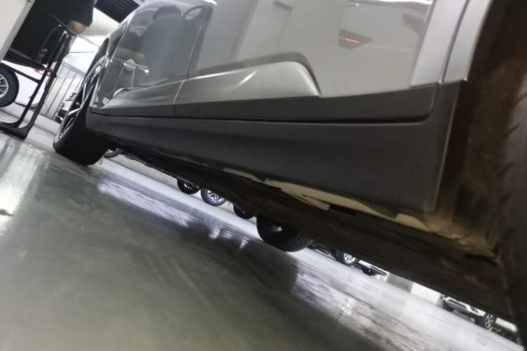 Used AION Y 2023 Younger Left Side Sill