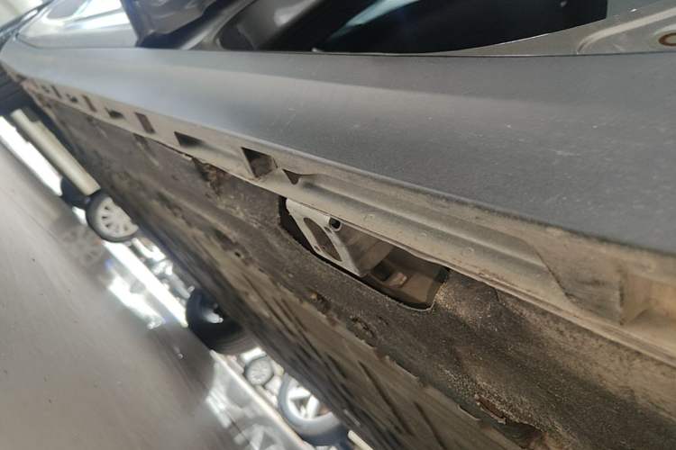 Used AION Y 2023 Plus 510 Smart Edition Left Side Sill