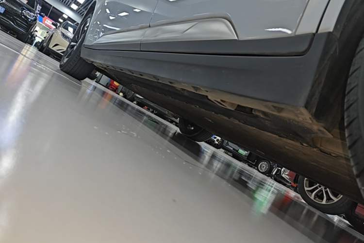 Used AION Y 2023 Plus 510 Smart Edition Left Side Sill
