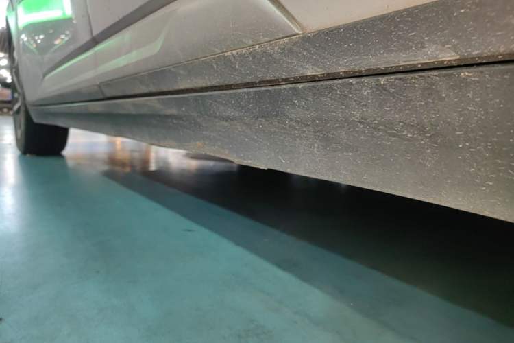 Used AION Y 2023 Plus 510 Smart Edition Left Side Sill