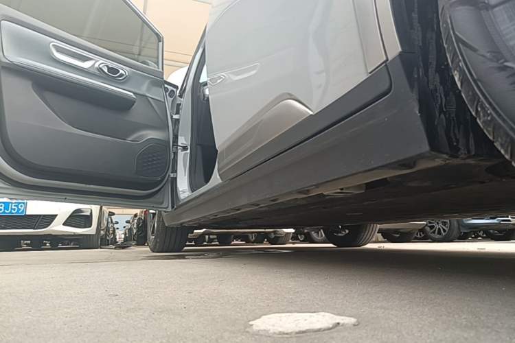 Used AION Y 2023 Plus 510 Smart Edition Left Side Sill