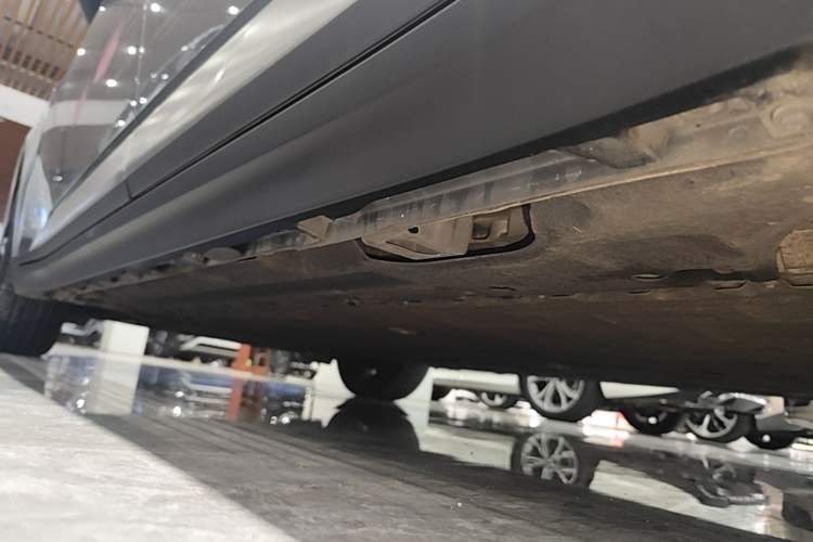 Used AION Y 2023 Plus 510 Smart Edition Left Side Sill