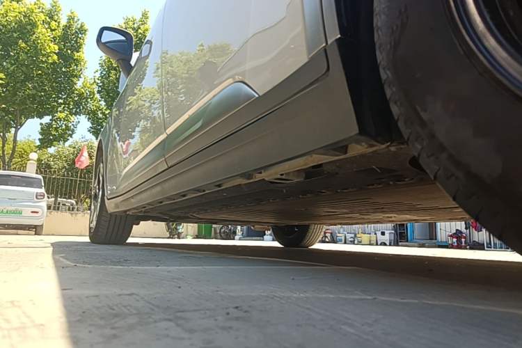 Used AION Y 2023 Younger Left Side Sill
