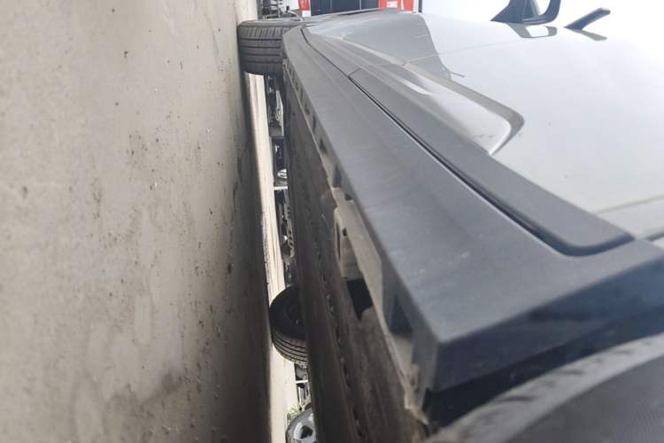 Used AION Y 2023 Younger Left Side Sill