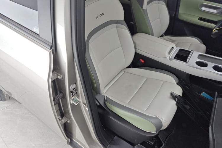 Used AION Y 2023 Plus 510 Smart Edition Right Front Seat