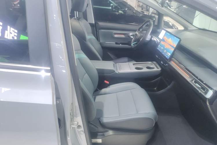 Used AION Y 2023 Plus 510 Smart Edition Right Front Seat