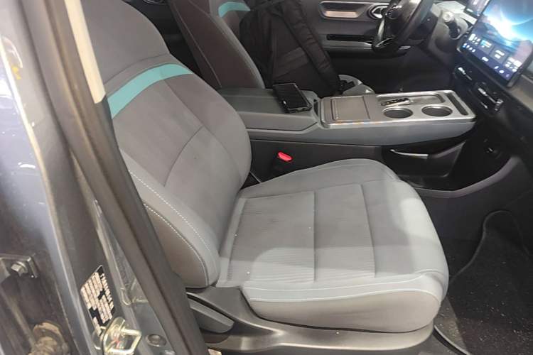 Used AION Y 2023 Younger Right Front Seat