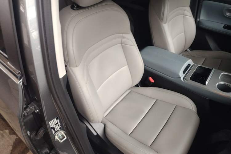 Used AION Y 2023 Younger Right Front Seat
