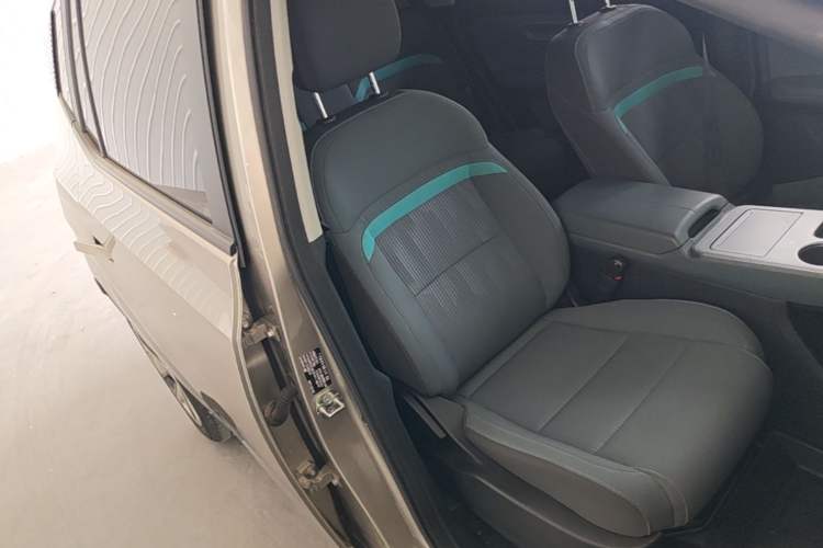 Used AION Y 2023 Younger Right Front Seat