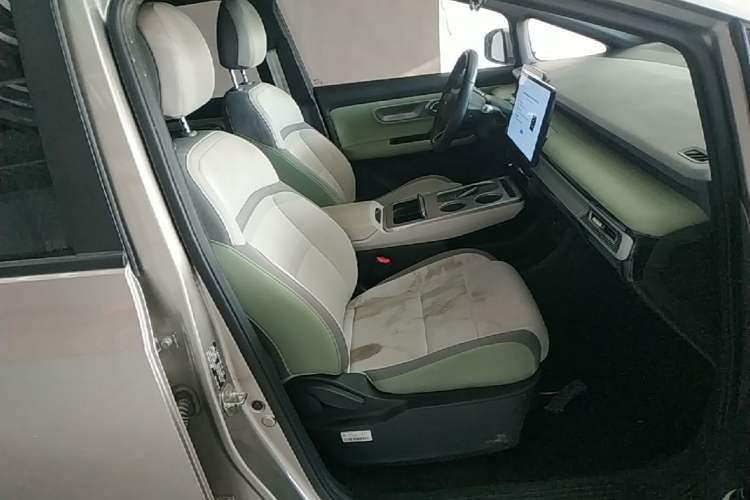 Used AION Y 2023 Younger Right Front Seat