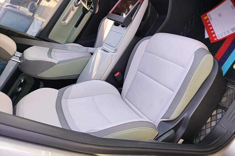 Used AION Y 2023 Younger Right Front Seat