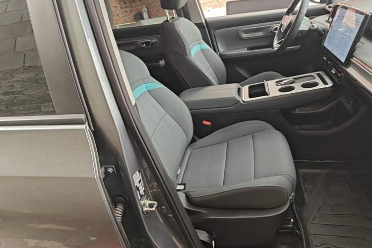 Used AION Y 2023 Plus 510 Enjoy Edition Right Front Seat