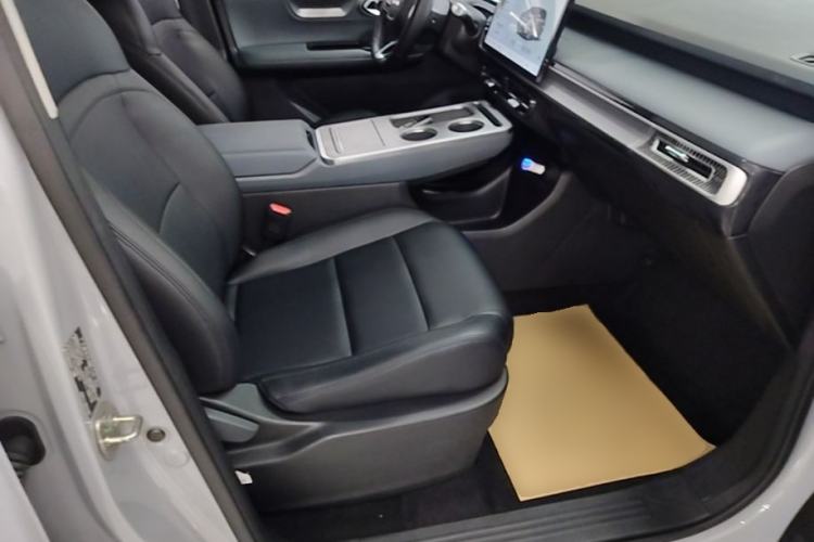 Used AION Y 2023 Plus 510 Enjoy Edition Right Front Seat