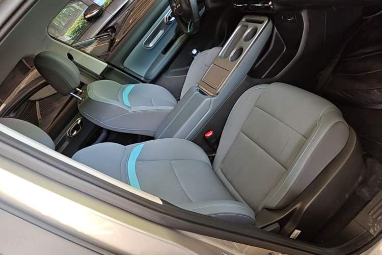 Used AION Y 2023 Plus 610 Enjoy Edition Right Front Seat
