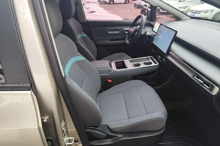 Used AION Y 2023 Plus 610 Enjoy Edition Right Front Seat