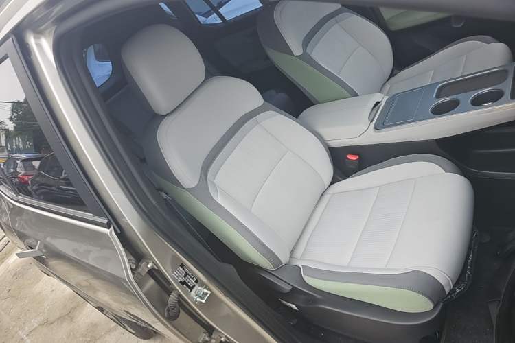 Used AION Y 2023 Plus 510 Enjoy Edition Right Front Seat