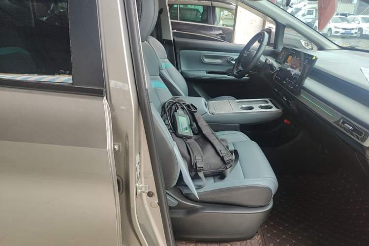 Used AION Y 2023 Plus 510 Smart Edition Right Front Seat
