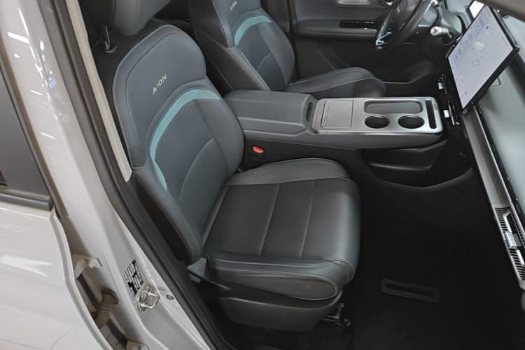 Used AION Y 2023 Plus 510 Smart Edition Right Front Seat