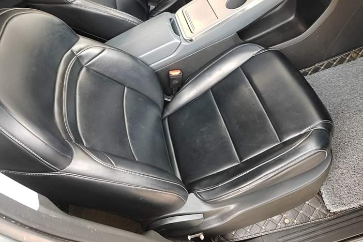 Used AION Y 2023 Younger Right Front Seat