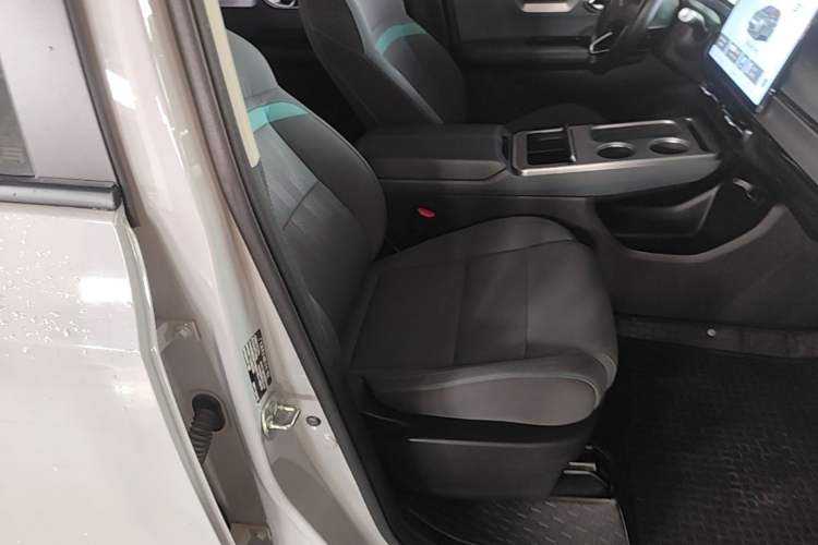 Used AION Y 2023 Plus 510 Enjoy Edition Right Front Seat