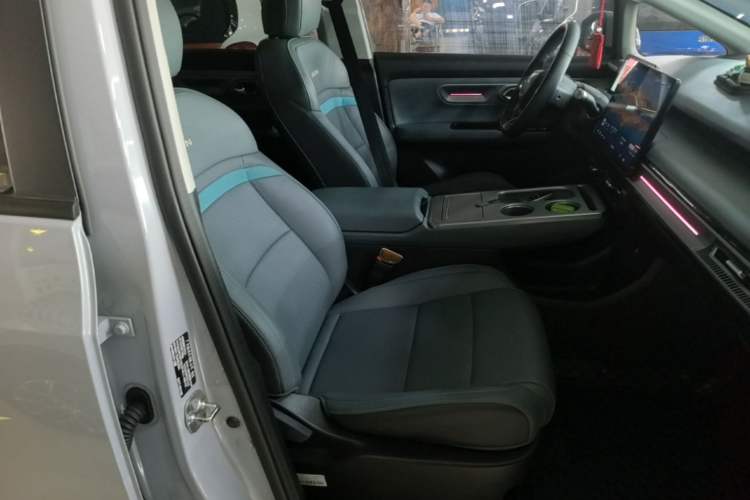 Used AION Y 2023 Plus 510 Smart Edition Right Front Seat