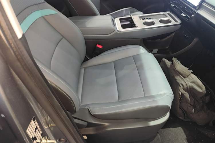 Used AION Y 2023 Plus 510 Smart Edition Right Front Seat