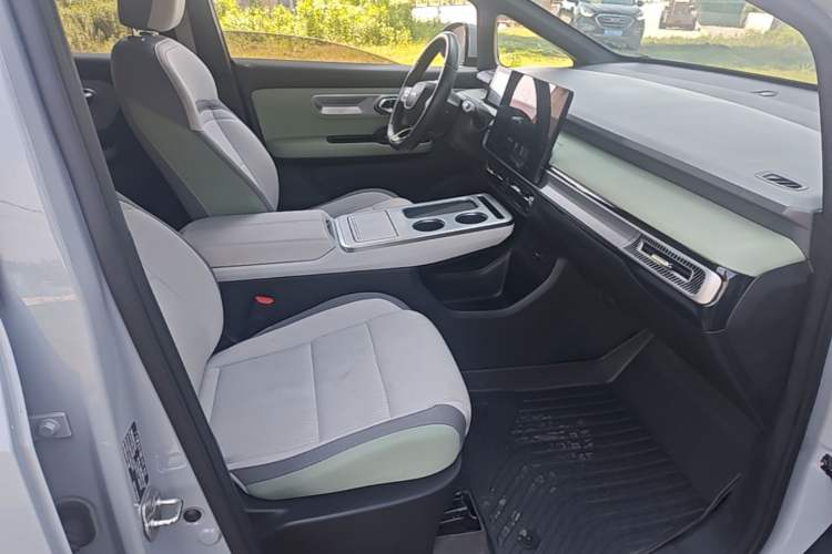 Used AION Y 2023 Plus 610 Enjoyment Edition Ternary Lithium Right Front Seat