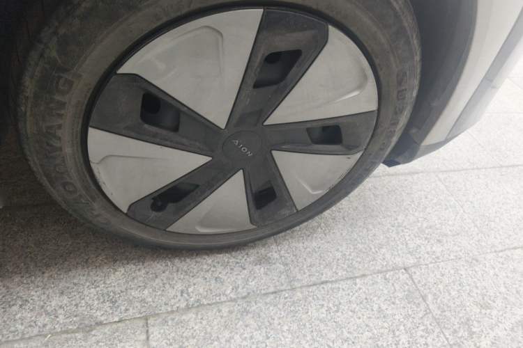 Used AION Y 2023 Plus 510 Enjoy Edition Right Front Wheel Hub