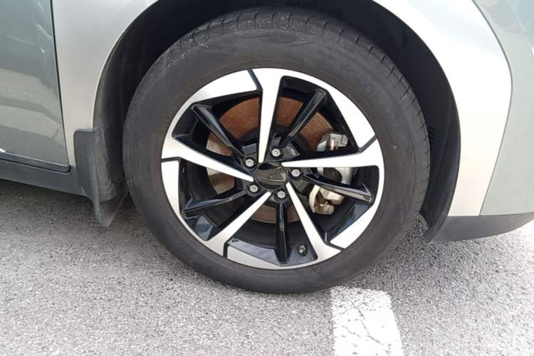 Used AION Y 2023 Plus 510 Smart Edition Right Front Wheel Hub