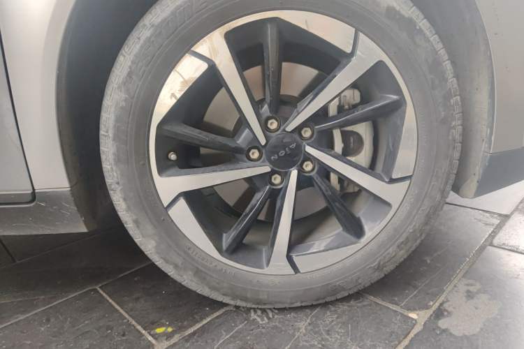 Used AION Y 2023 Plus 510 Smart Edition Right Front Wheel Hub