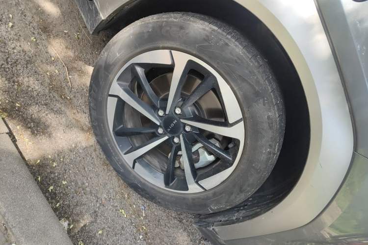 Used AION Y 2023 Younger Star Edition Right Front Wheel Hub