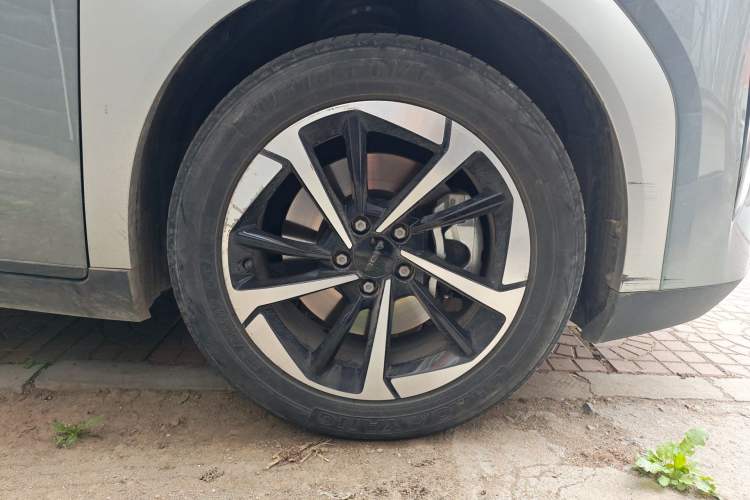 Used AION Y 2023 Plus 510 Smart Edition Right Front Wheel Hub
