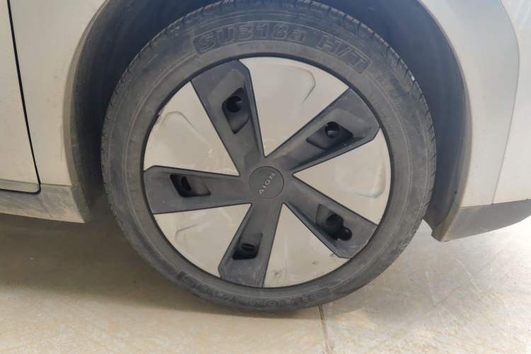 Used AION Y 2023 Plus 610 Enjoyment Edition Ternary Lithium Right Front Wheel Hub