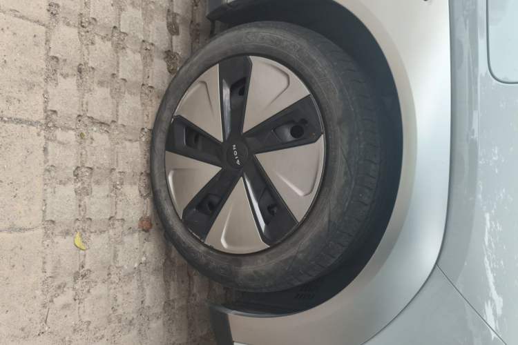 Used AION Y 2023 Plus 510 Enjoy Edition Right Front Wheel Hub