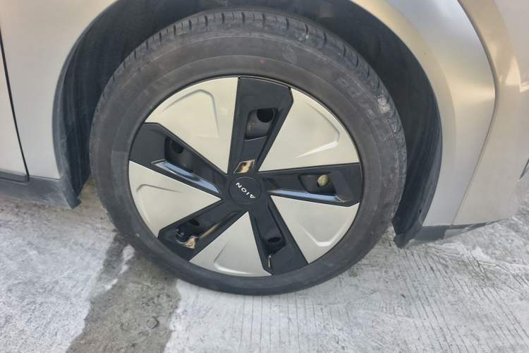 Used AION Y 2023 Plus 510 Enjoy Edition Right Front Wheel Hub