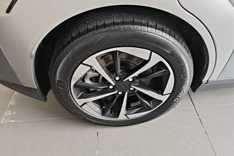 Used AION Y 2023 Plus 510 Smart Edition Right Rear Wheel Hub