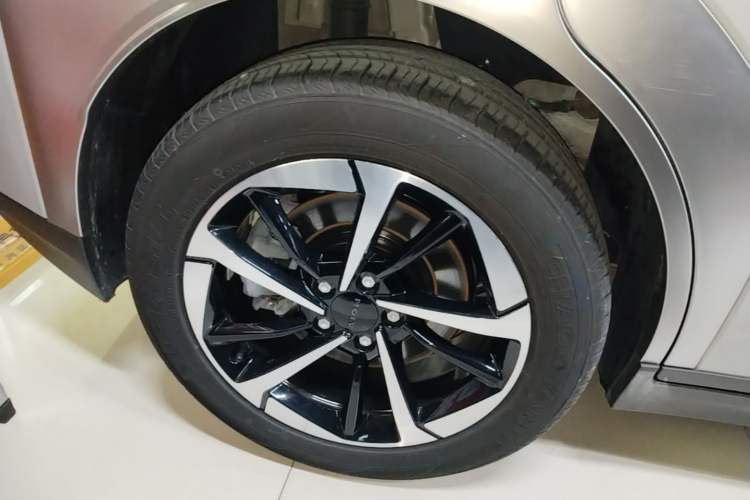 Used AION Y 2023 Plus 610 Smart Edition Ternary Lithium Right Rear Wheel Hub