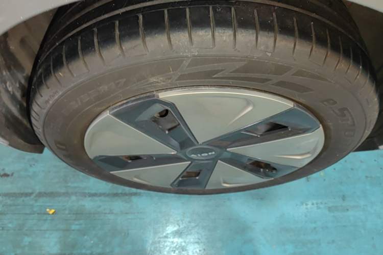 Used AION Y 2023 Plus 510 Enjoy Edition Right Rear Wheel Hub