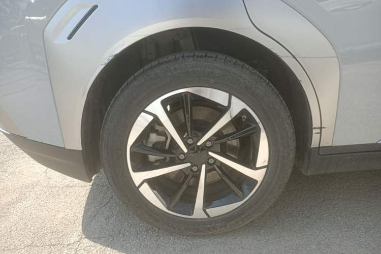 Used AION Y 2023 Plus 510 Smart Edition Right Rear Wheel Hub