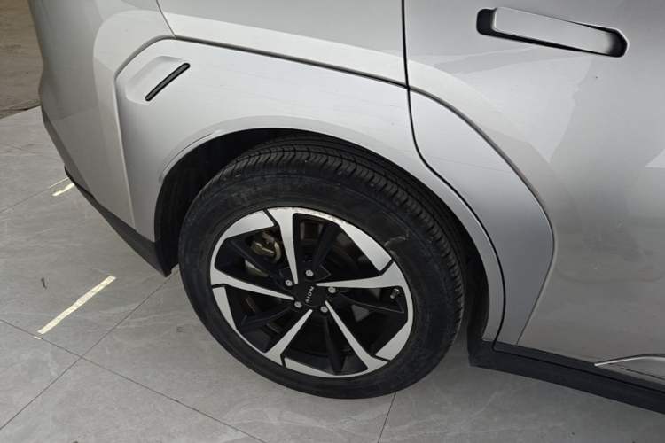 Used AION Y 2023 Plus 510 Smart Edition Right Rear Wheel Hub