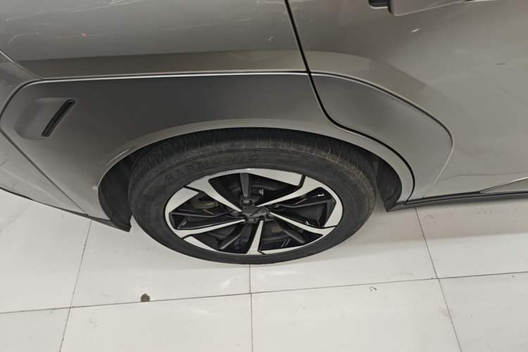 Used AION Y 2023 Plus 510 Smart Edition Right Rear Wheel Hub
