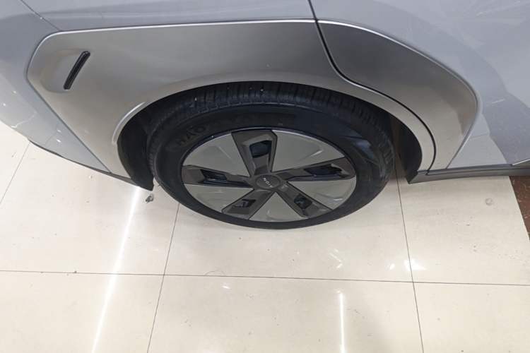 Used AION Y 2023 Plus 510 Enjoy Edition Right Rear Wheel Hub