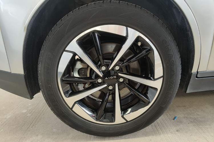 Used AION Y 2023 Plus 510 Smart Edition Right Rear Wheel Hub
