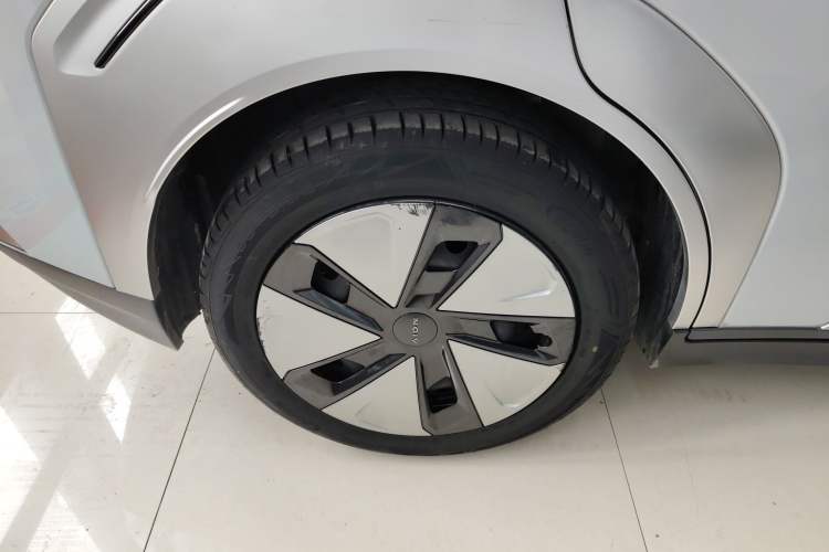 Used AION Y 2023 Plus 510 Enjoy Edition Right Rear Wheel Hub