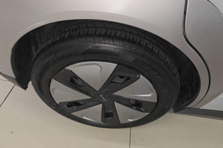 Used AION Y 2023 Plus 510 Enjoy Edition Right Rear Wheel Hub