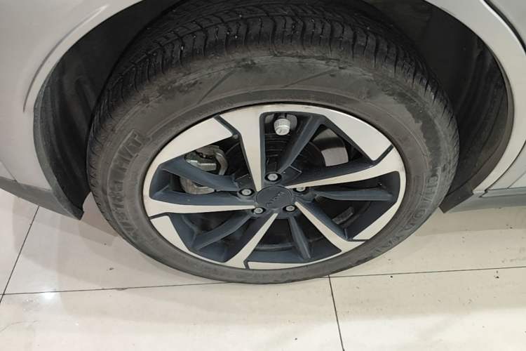 Used AION Y 2023 Plus 610 Smart Edition Ternary Lithium Right Rear Wheel Hub