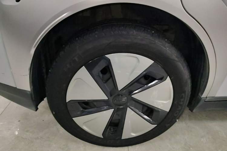 Used AION Y 2023 Plus 510 Enjoy Edition Right Rear Wheel Hub