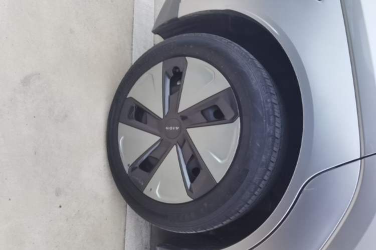 Used AION Y 2023 Plus 610 Enjoy Edition Right Rear Wheel Hub