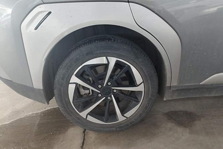 Used AION Y 2023 Plus 610 Smart Edition Ternary Lithium Right Rear Wheel Hub